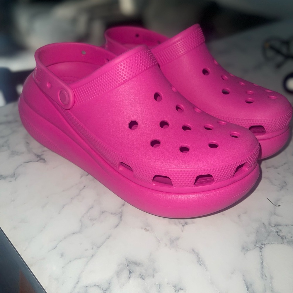 CROCS Vibrant Pink platform